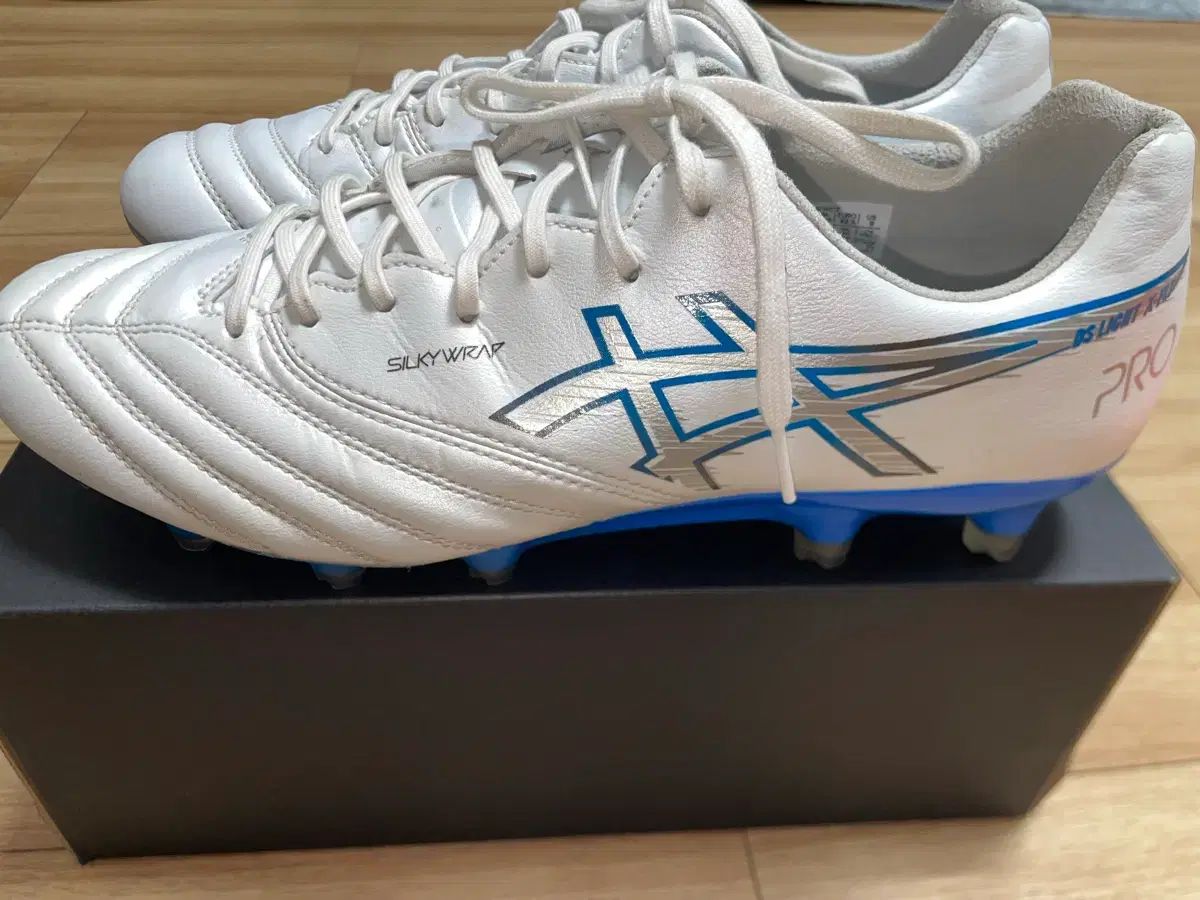 アシックス サッカーシューズ DS LIGHT PRO シルキーRab 白/ 파
