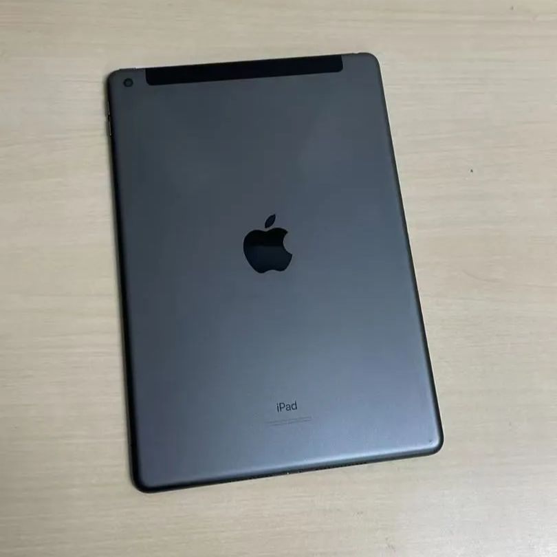 iPad 第8世代 32GB スペースグレイ SIMフリー 中古 - メルカリ