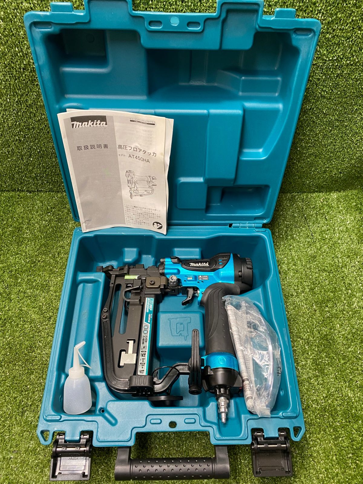 【未使用品】【0902】★マキタ(makita) 4mm高圧フロアタッカ 青 AT450HAM　IT29A1GG54R4