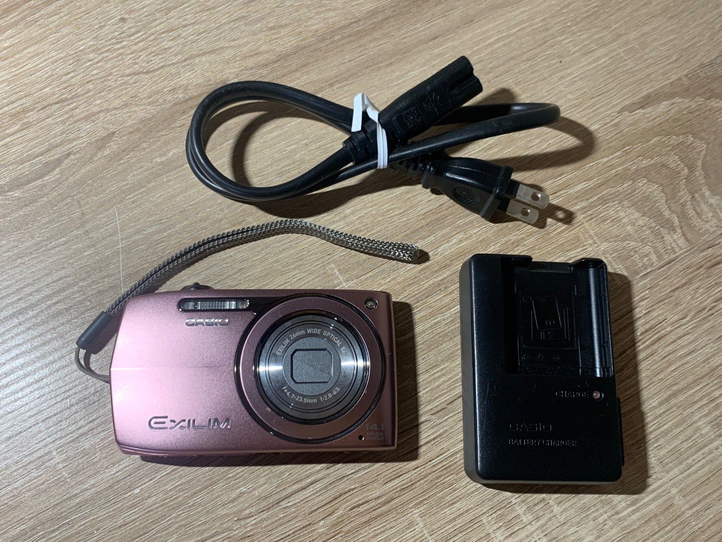 1262 Casio EXILIM EX-Z2300 ピンク 動作確認済み デジカメ【ネ】