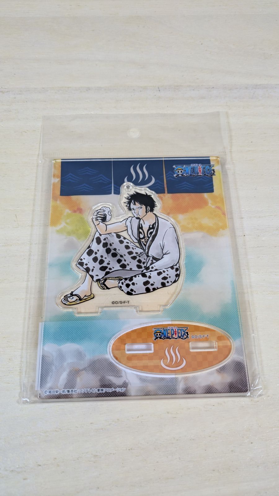ONE PIECE アクリルスタンド　大分県限定　温泉　トラファルガーロー キャラクターグッズ ONE PIECE アクリルスタンド 大分県限定 温泉