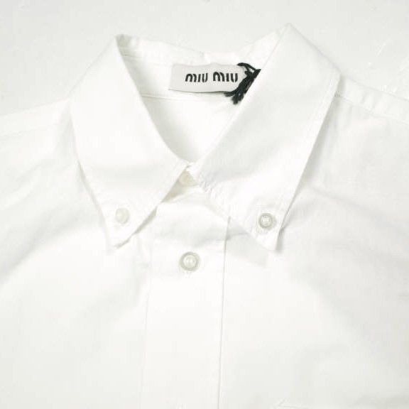 MIU MIU ミュウミュウ ロゴパッチ ボタンダウンシャツ 2025年モデル