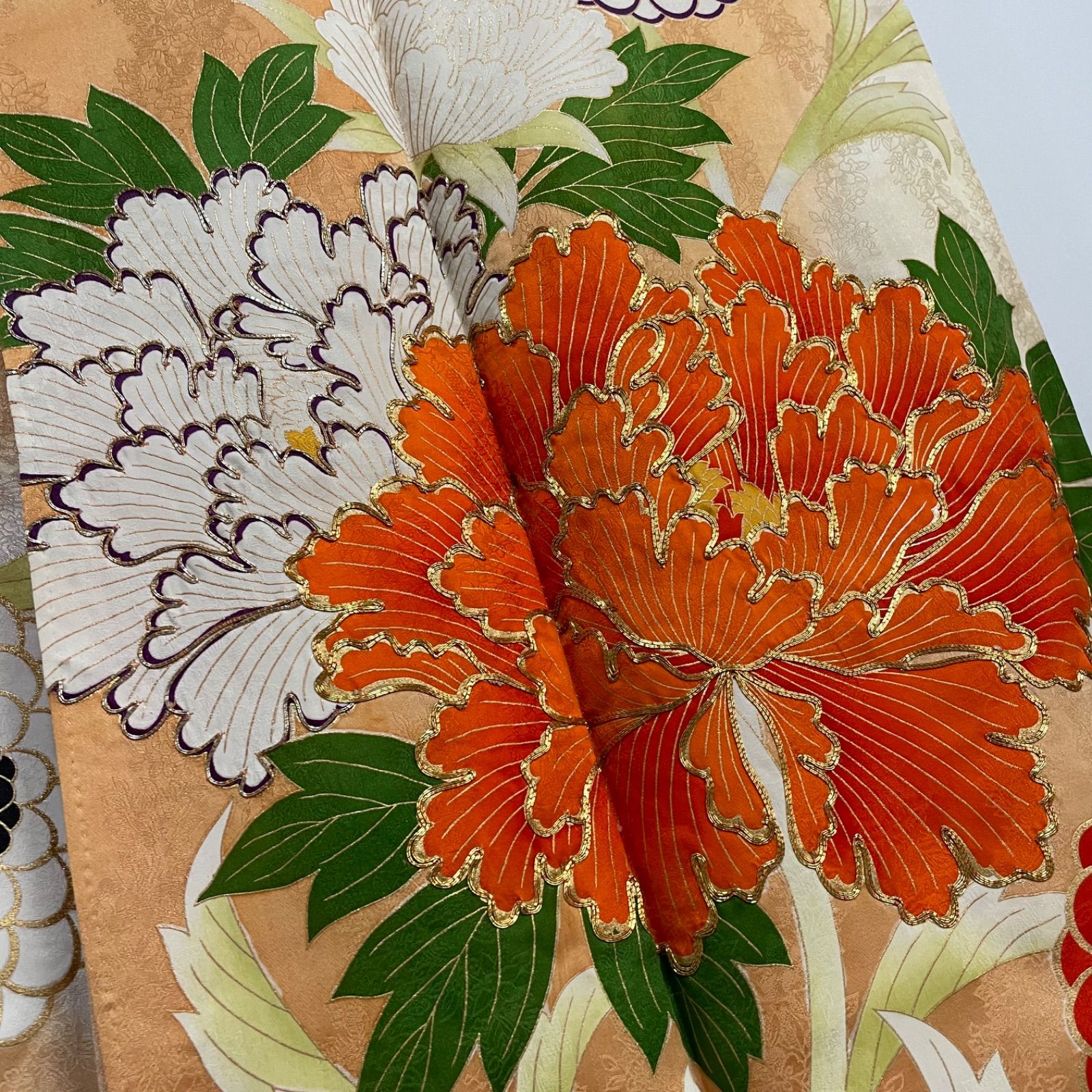 J927 アンティーク 振袖 金駒刺繍 金彩加工 手描き 牡丹 菊 正絹 結婚