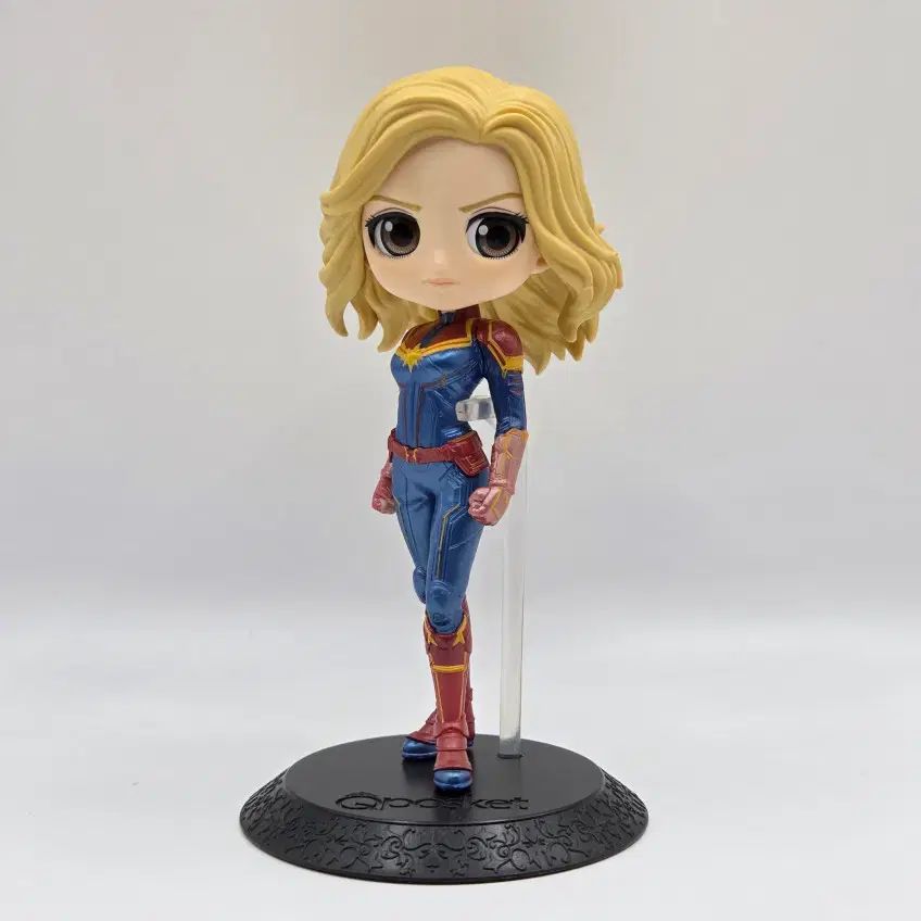 Figura Q posket MARVEL Vengadores Capitana Marvel (A636)