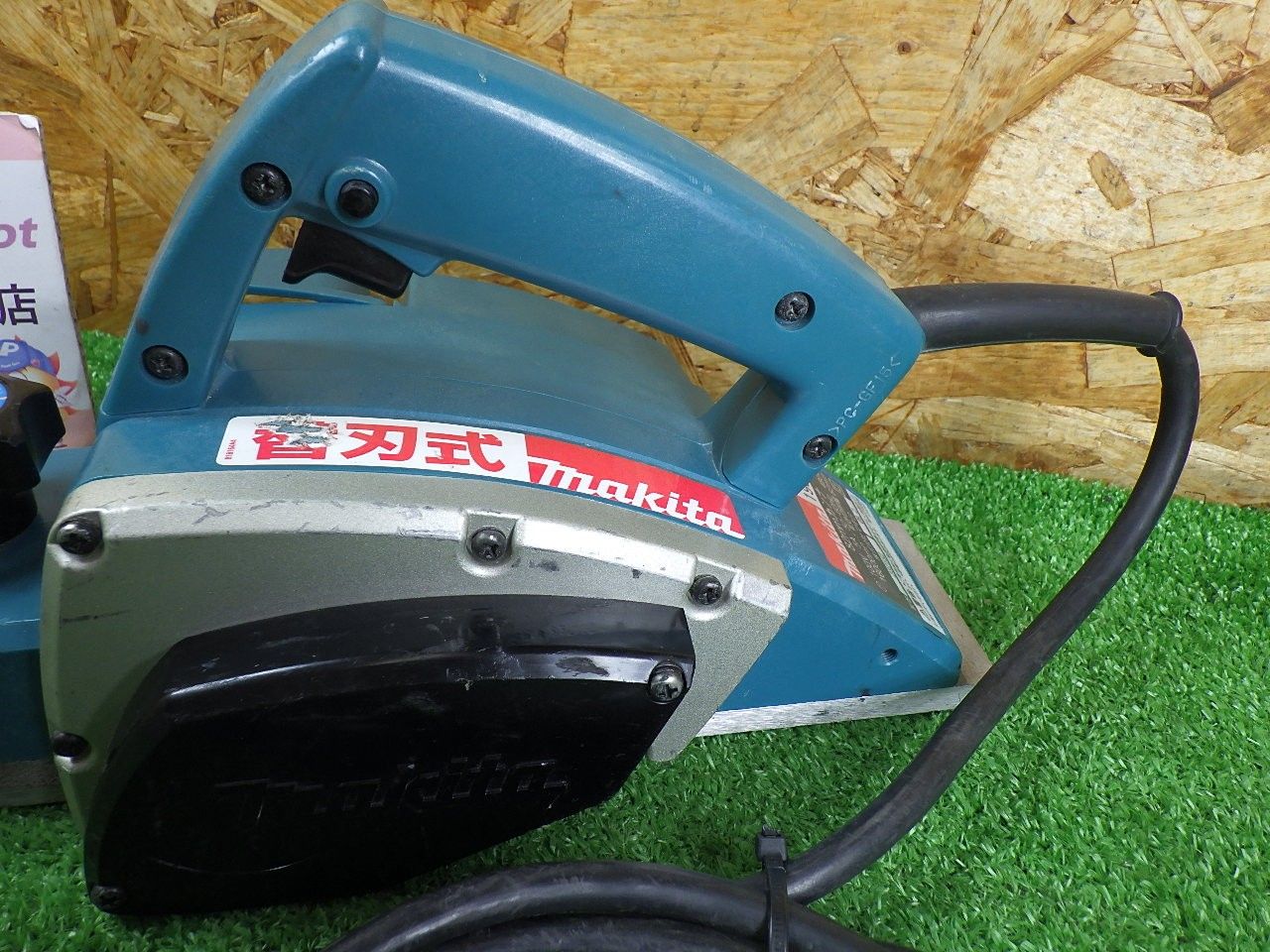 マキタ 替刃式 82mm カンナ 1900BA コード式 木材 加工 研磨 DIY 工具 電動かんな makita 中古品 マキタ 替刃式 82mm カンナ 1900BA コード式 木材 加工 研磨 DIY 工具 電動かんな makita 中古品