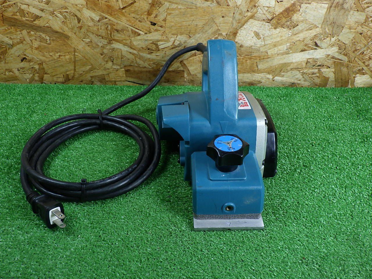 マキタ 替刃式 82mm カンナ 1900BA コード式 木材 加工 研磨 DIY 工具 電動かんな makita 中古品 マキタ 替刃式 82mm カンナ 1900BA コード式 木材 加工 研磨 DIY 工具 電動かんな makita 中古品