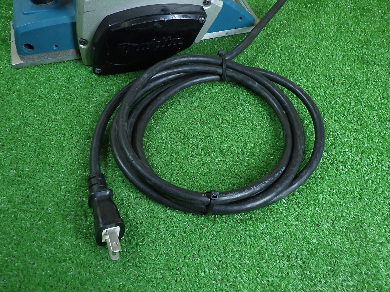 マキタ 替刃式 82mm カンナ 1900BA コード式 木材 加工 研磨 DIY 工具 電動かんな makita 中古品 マキタ 替刃式 82mm カンナ 1900BA コード式 木材 加工 研磨 DIY 工具 電動かんな makita 中古品