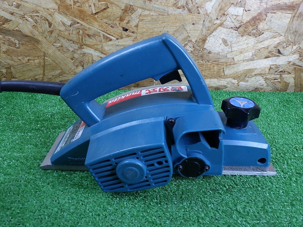 マキタ 替刃式 82mm カンナ 1900BA コード式 木材 加工 研磨 DIY 工具 電動かんな makita 中古品 マキタ 替刃式 82mm カンナ 1900BA コード式 木材 加工 研磨 DIY 工具 電動かんな makita 中古品