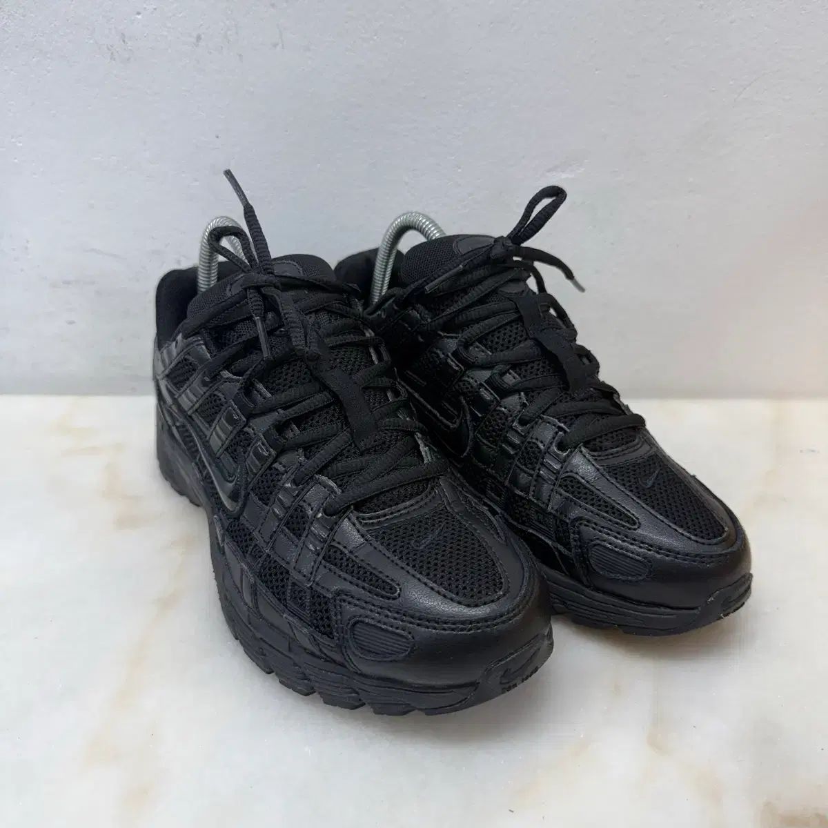 メンズ (255)NIKE ナイキ スニーカー p-6000 トリプルブラック