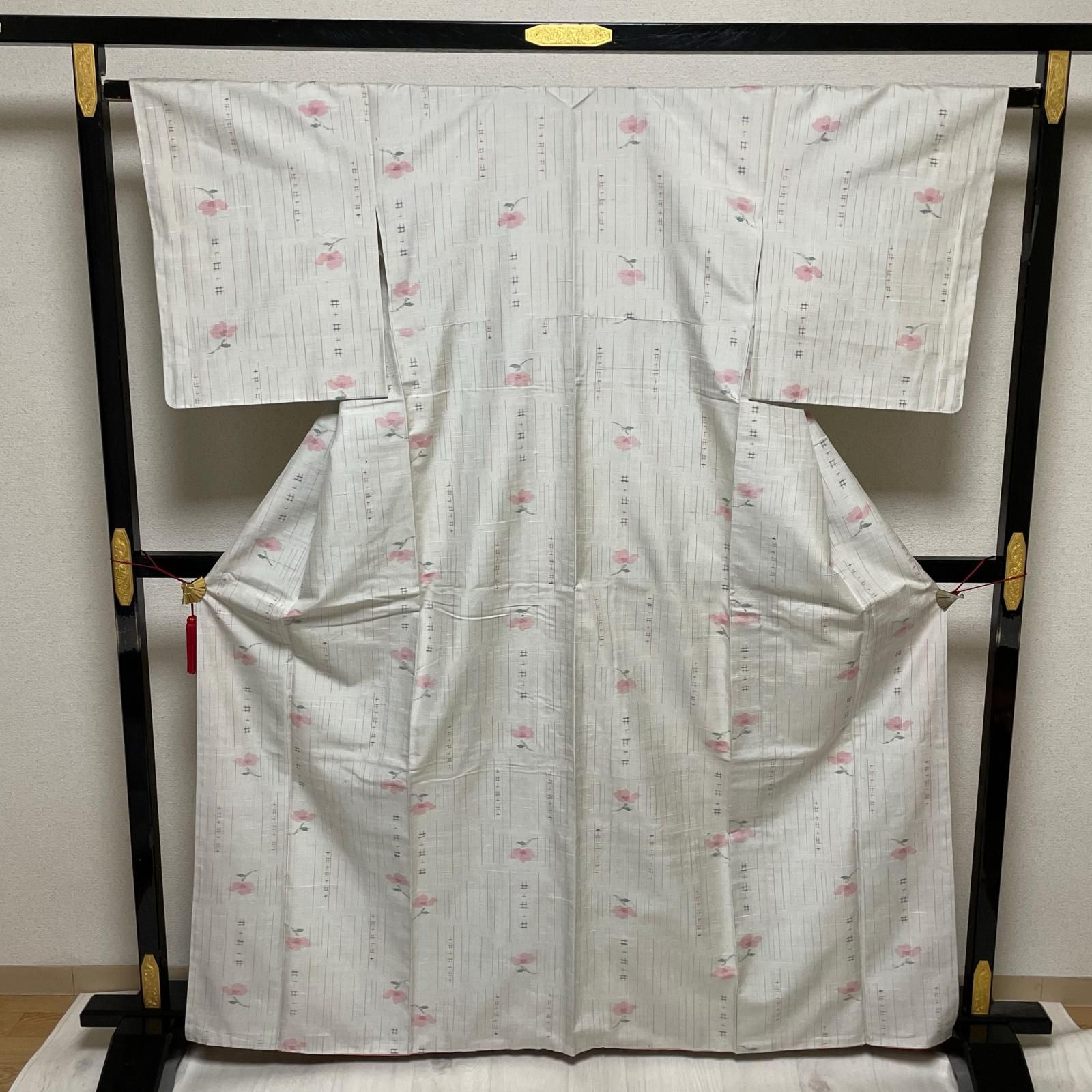紬 飛び柄の花模様 着物 正絹 X-2958 - メルカリ