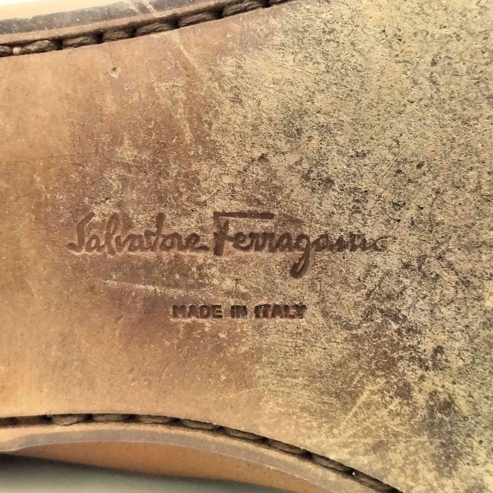 サルヴァトーレフェラガモ Salvatore Ferragamo イタリア製 ヴァラ