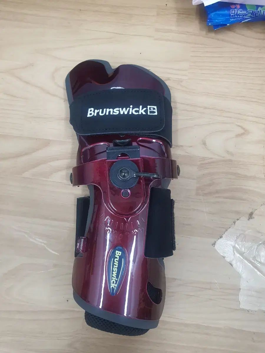 中古 ボーリングサポーター BRUNSWICK（ブランズウィック） マングース型 サイズ S 右手用