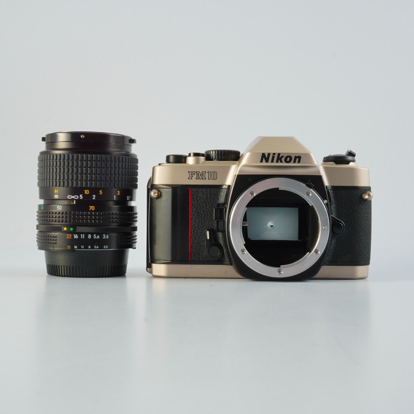 Nikon ニコン FM10 + Ai-S ZOOM Nikkor 35-70mm F/3.5-4.8 MF フィルム 