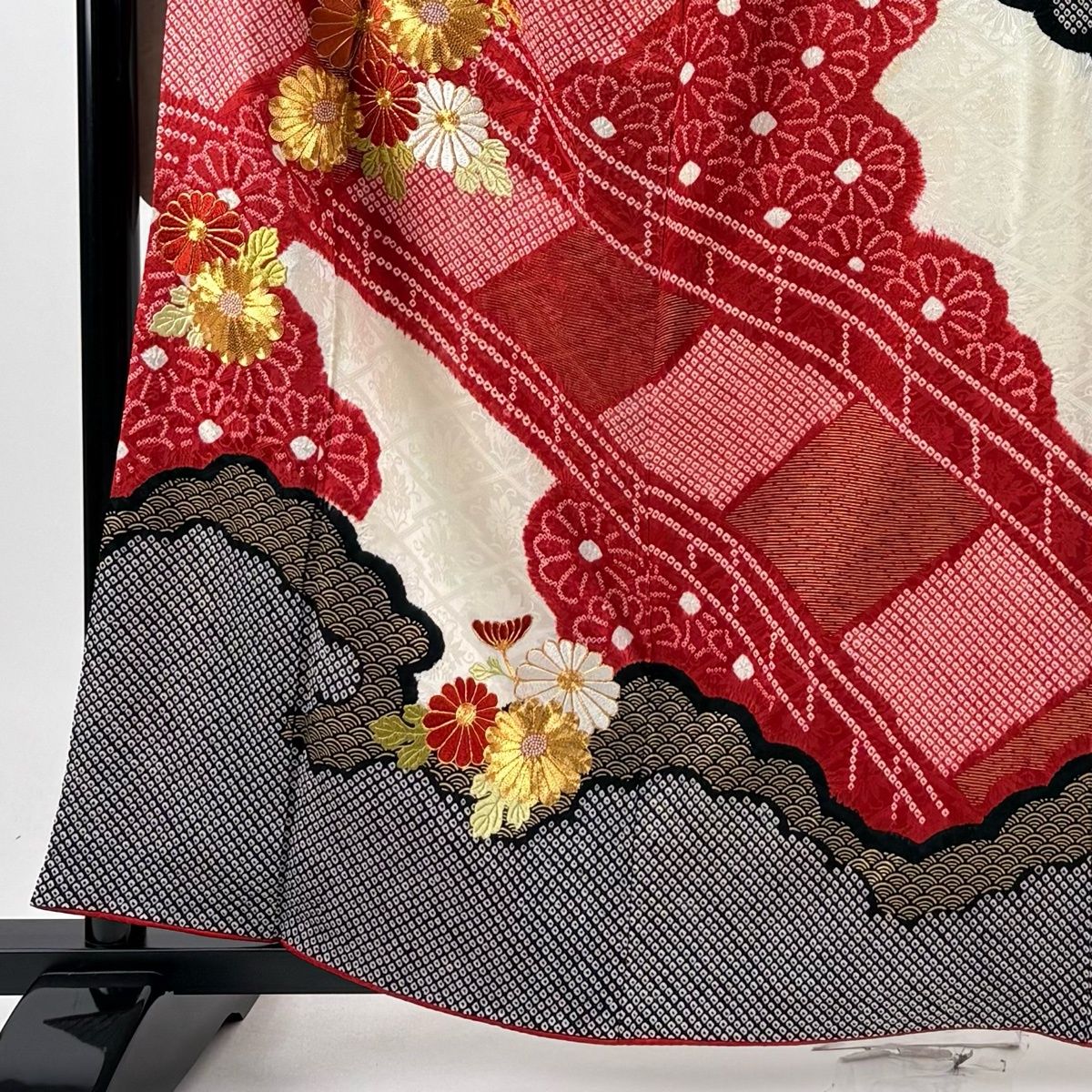 振袖 身丈161.5cm 裄丈67.5cm L 袷 菊 橋 絞り 金糸 赤 正絹 名品 