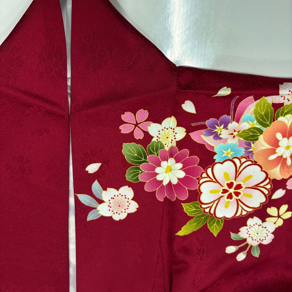 競ナビ】振袖 美品 名品 手毬 草花 金糸 ぼかし 赤 袷 身丈158.5cm 裄 