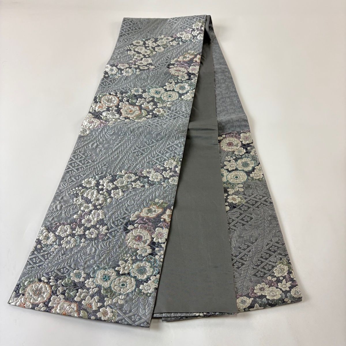 美品】 袋帯 秀品 草花 箔 銀糸 灰色 六通 正絹 【中古】 - メルカリ