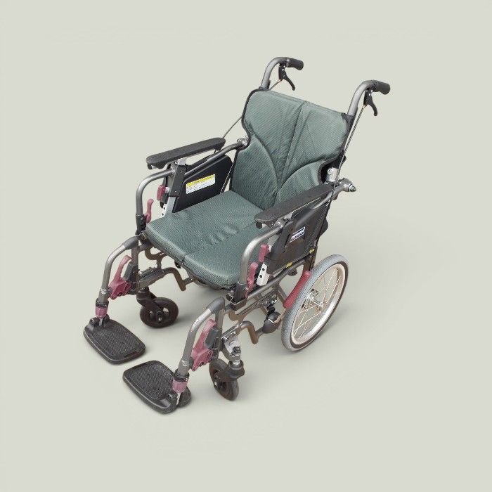 送料無料（一部地域を除く）　　カワムラサイクル 介助式車椅子 KMD-C16-40　レッグサポートなし、さび有　　ts－26-0527-10