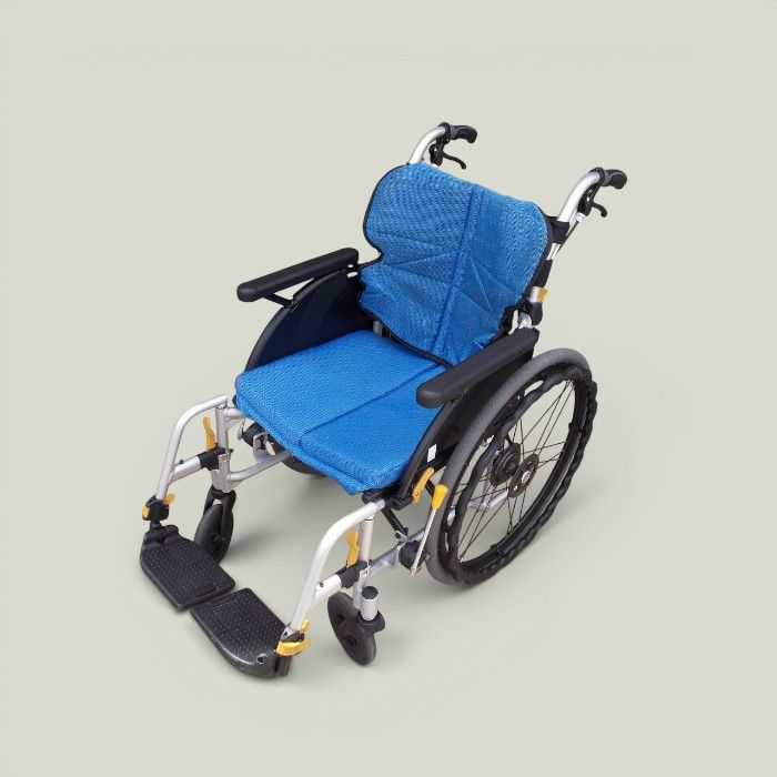 送料無料（一部地域を除く）松永ネクストコア　多機能自走式車いす NEXT-31B レッグサポートなし