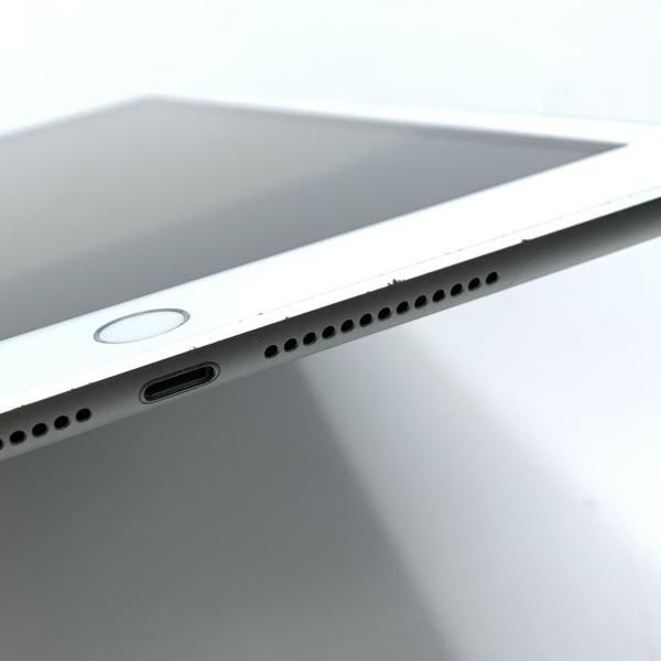 iPad 第6世代 WiFi+Cellular 32GB シルバー docomo SIM解除済 中古