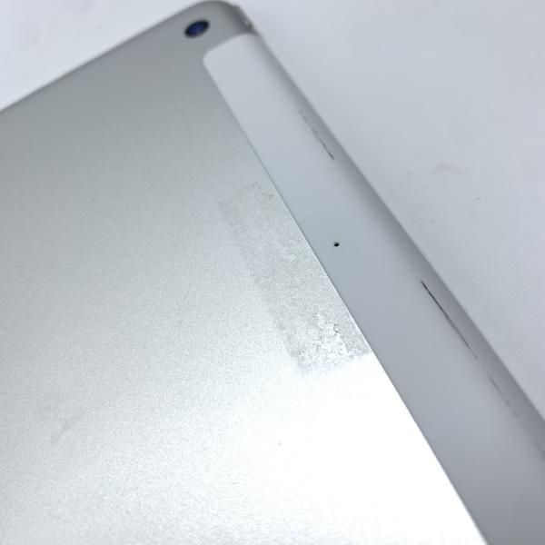 iPad 第6世代 WiFi+Cellular 32GB シルバー docomo SIM解除済 中古