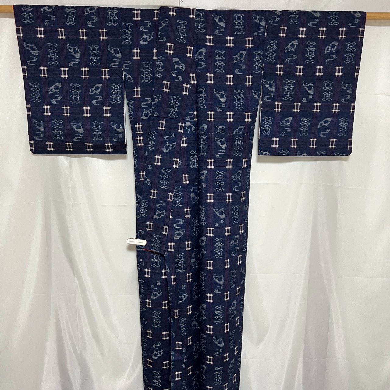 K146 美品 紬きもの 幾何学模様 井桁絣 正絹 和装 和服 着物 - メルカリ