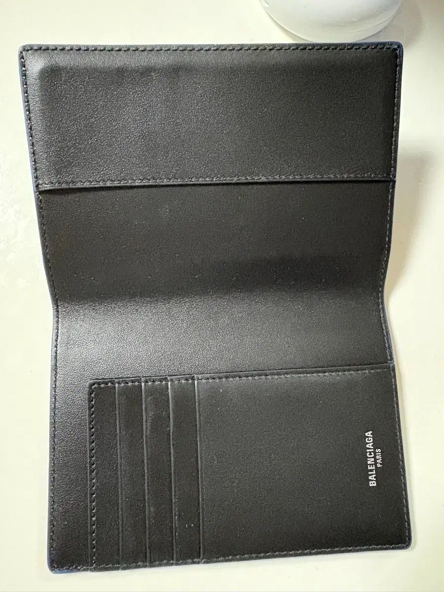 人気定番，正規品】 バレンシアガ パスポートケース