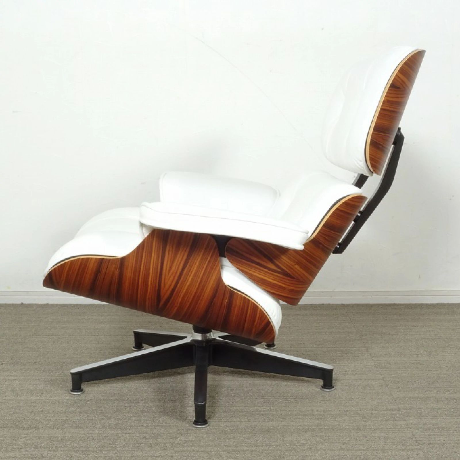 ◾︎SELUNO◾︎ 【展示超美品】Herman Miller ハーマンミラー Eames 
