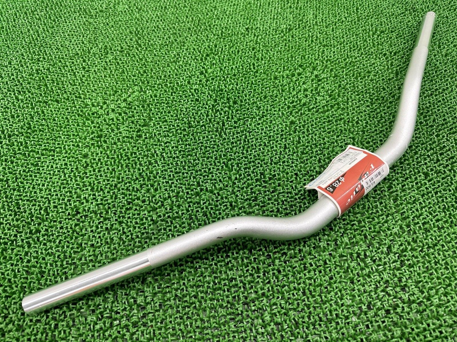 FANATIC製MT-09 ハンドル 銀 社外 中古 φ28.6 ワイドローテーパーハンドル MT-10 Mk バイク FANATIC製MT-09 ハンドル 銀 社外 φ28.6 ワイドローテーパー
