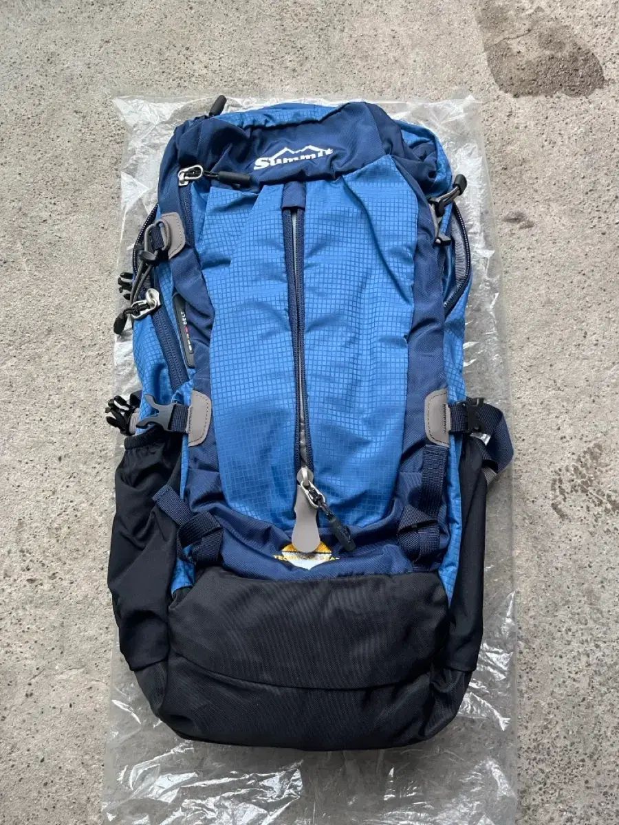 (未使用新品) サミット(Summit) 32リットル バックパック 登山 リュック