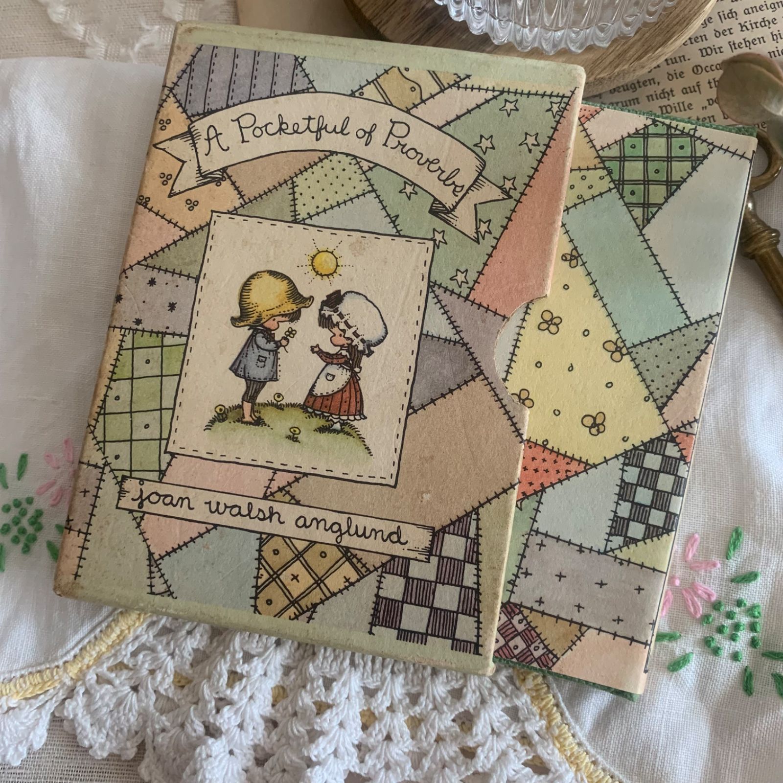 ヴィンテージ絵本 A Pocketful of Proverbs（ジョーン・ウォルシュ