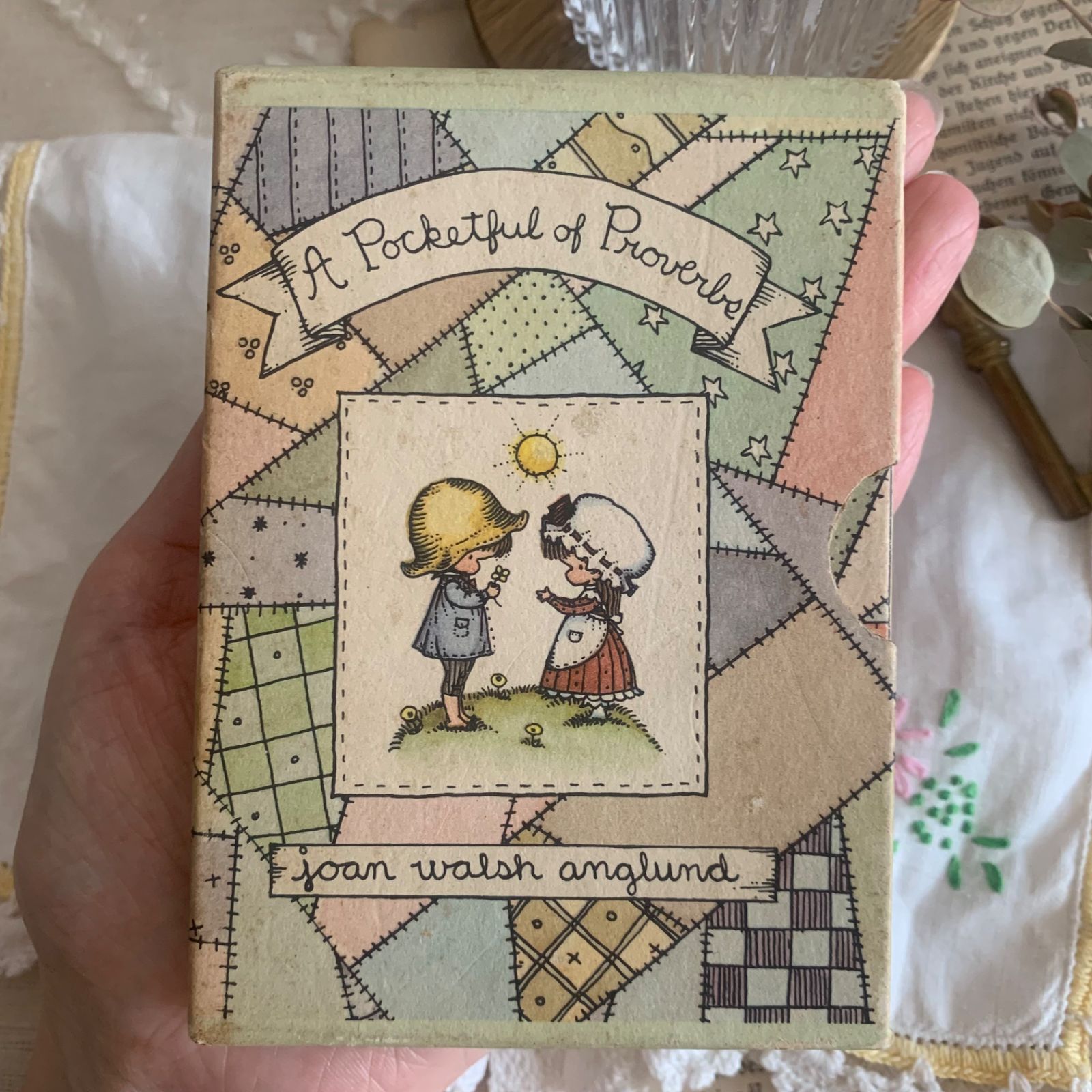 ヴィンテージ絵本 A Pocketful of Proverbs（ジョーン・ウォルシュ