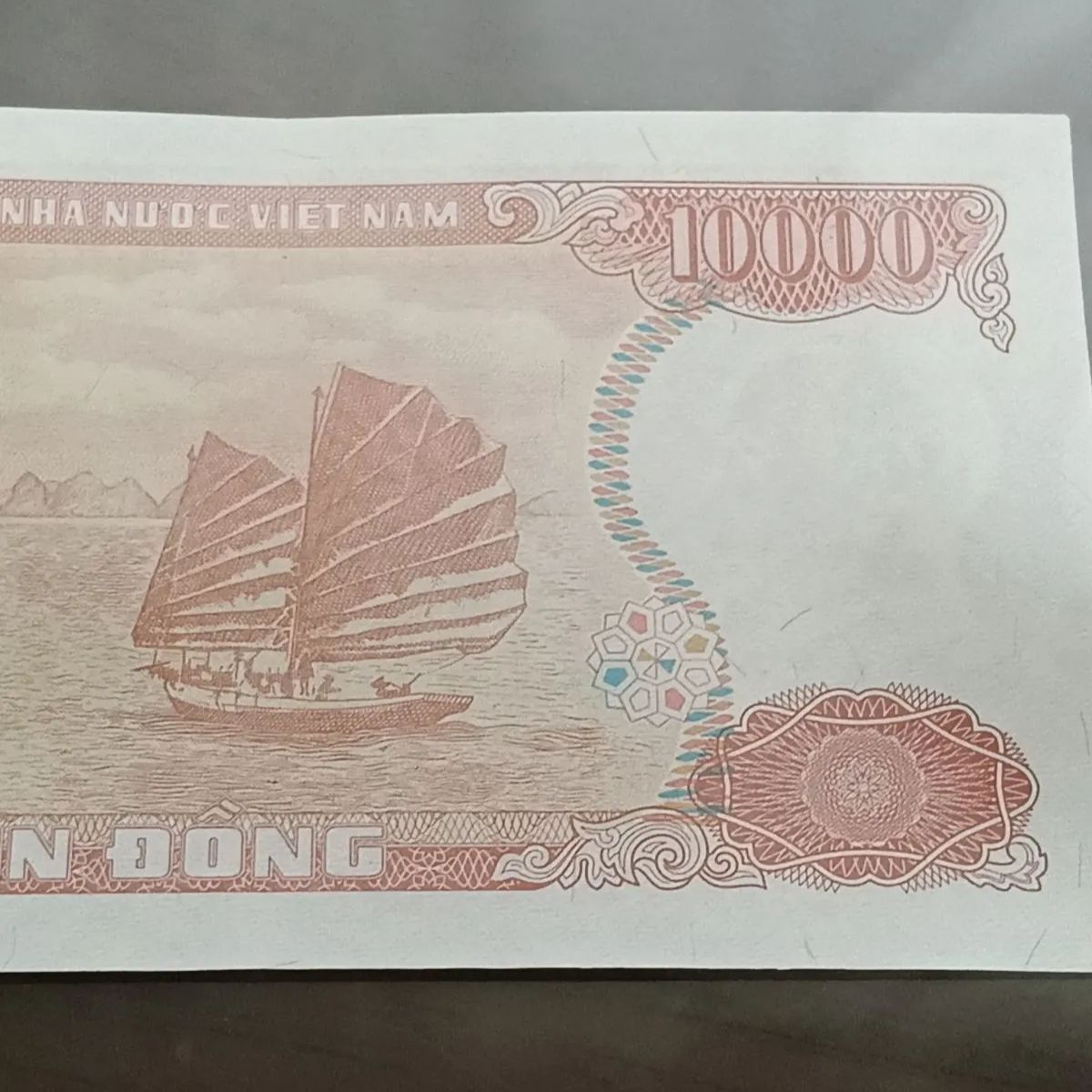 ベトナム 旧紙幣 10000ドン 1993年発行 コンディション良好 ホーチミン