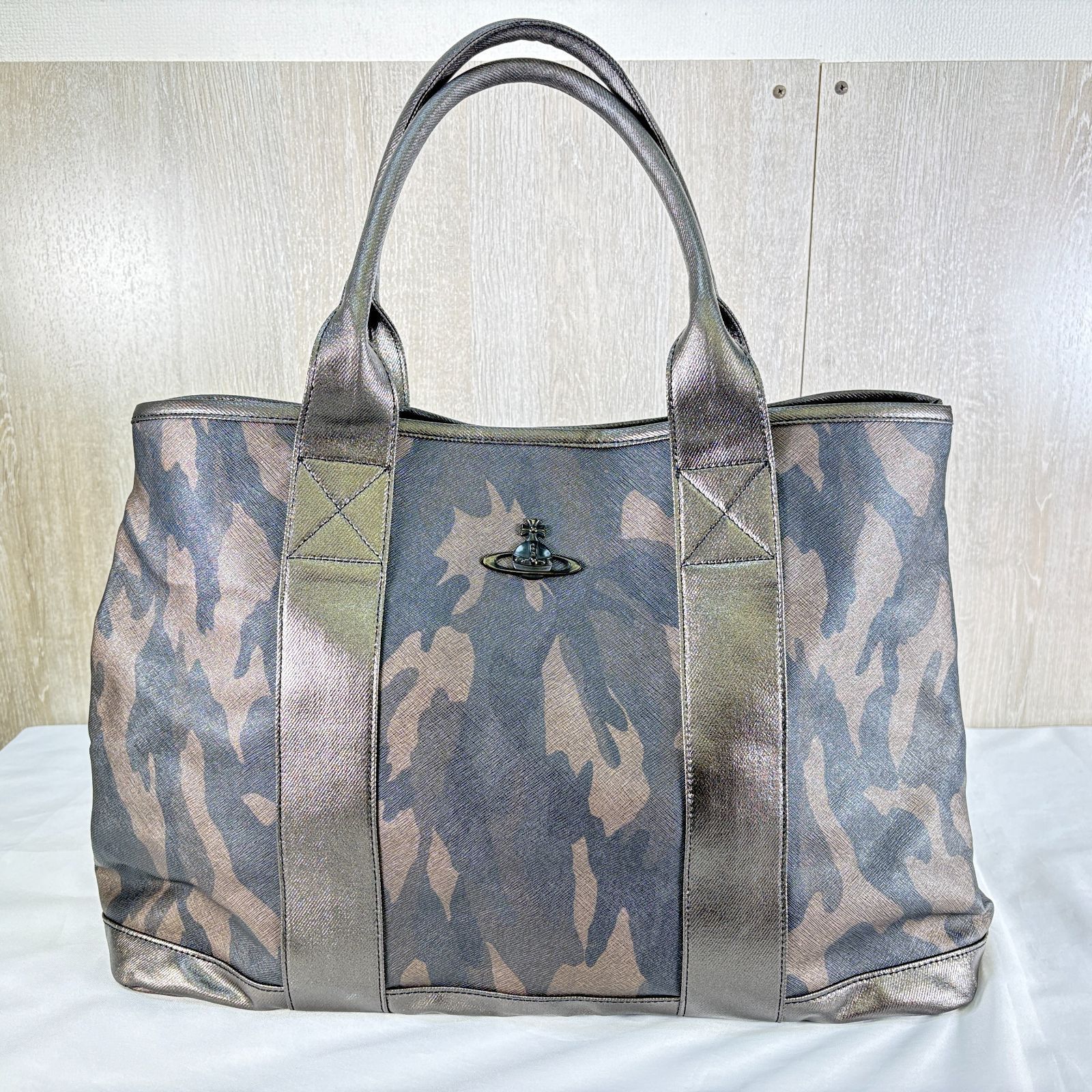 【美品】ヴィヴィアン ウエストウッド トートバッグ カモフラージュ オーブ Vivienne Westwood トートバッグ オーブ カモフラ柄 ヴィヴィアン