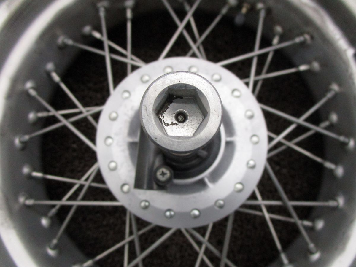バンバン200 フロントホイール ディスク 太足 □B7187！アクスル