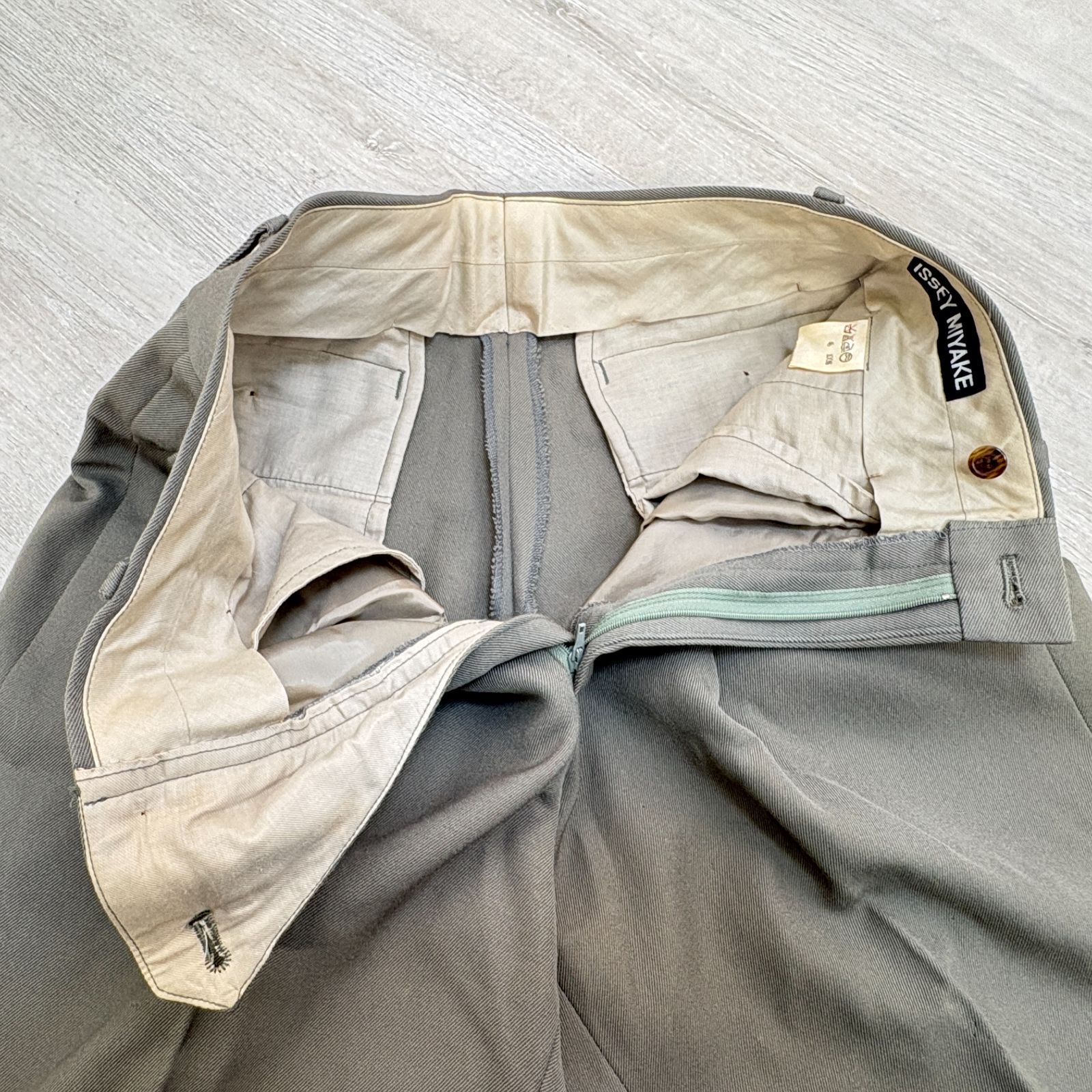 ISSEY MIYAKE イッセイミヤケ 2タック テーパード スラックス パンツ 