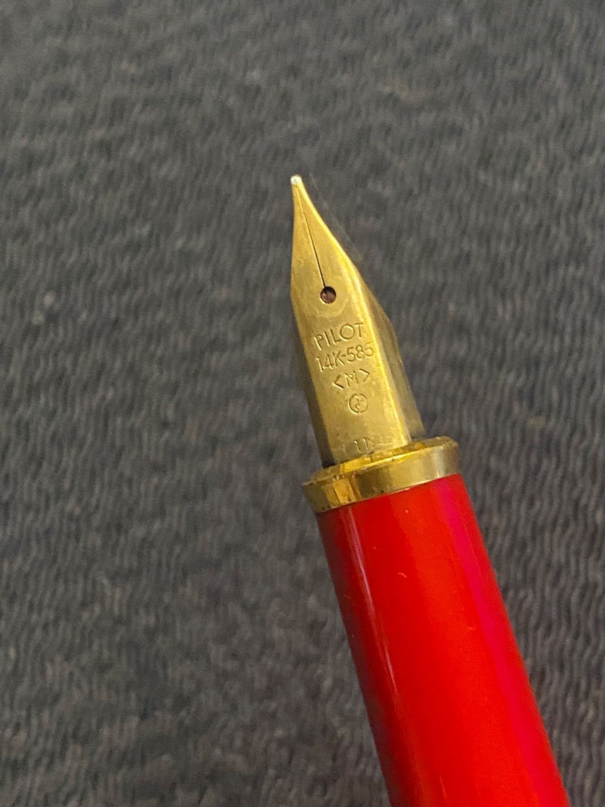 万年筆】PILOT パイロット 万年筆 中字M 14K585刻印あり レッド