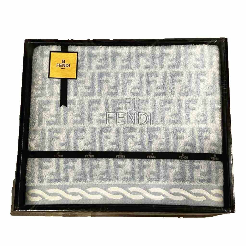 タイムセール❗新品未使用　FENDI　フェンディ　バスタオル フェンディ FENDI タグ付き バスタオル ズッカ柄 箱 青 ブルー □GY99