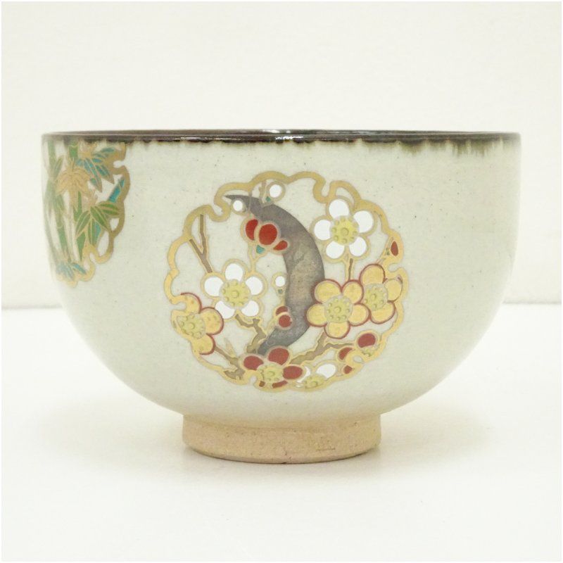 究極の古美術◆蔵から中国骨董と思われる華の紋様が可愛い抹茶茶碗が出て来ました。 京焼 宮地英香造 色絵草花茶碗（箱付） 茶道 抹茶 おしゃれ 抹茶茶碗