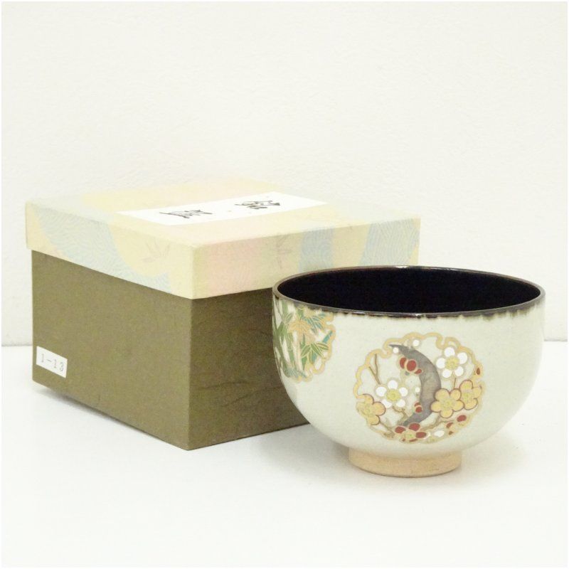 究極の古美術◆蔵から中国骨董と思われる華の紋様が可愛い抹茶茶碗が出て来ました。 京焼 宮地英香造 色絵草花茶碗（箱付） 茶道 抹茶 おしゃれ 抹茶茶碗