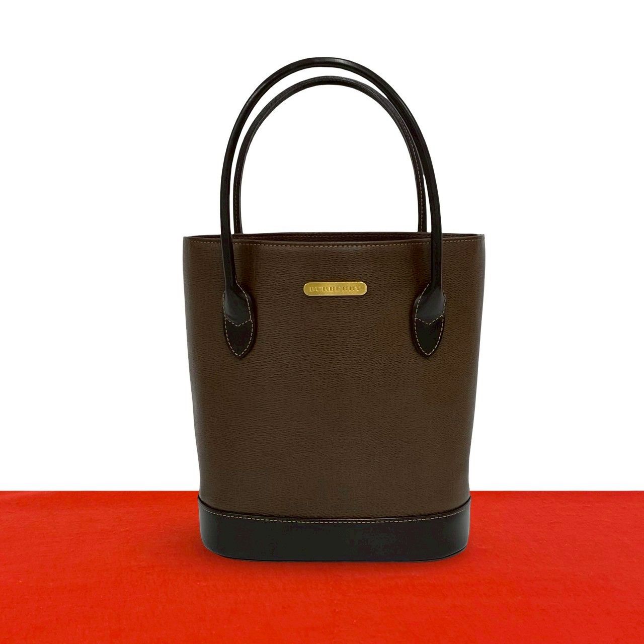 極 美品 BURBERRY バーバリー ノバチェック 柄 ロゴ 金具 レザー 本革