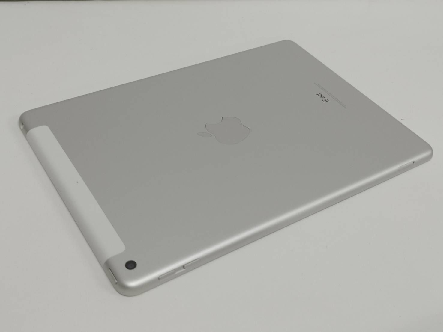 Wi-Fi+セルラー】iPad 第6世代/9.7インチ/A1954/32GB〈MR6P2J/A