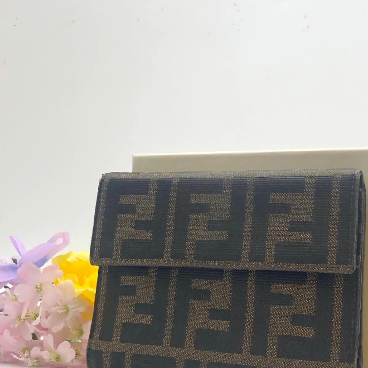 フェンディ 3つ折り 財布 ズッカ カード コンパクト FZ376 - メルカリ