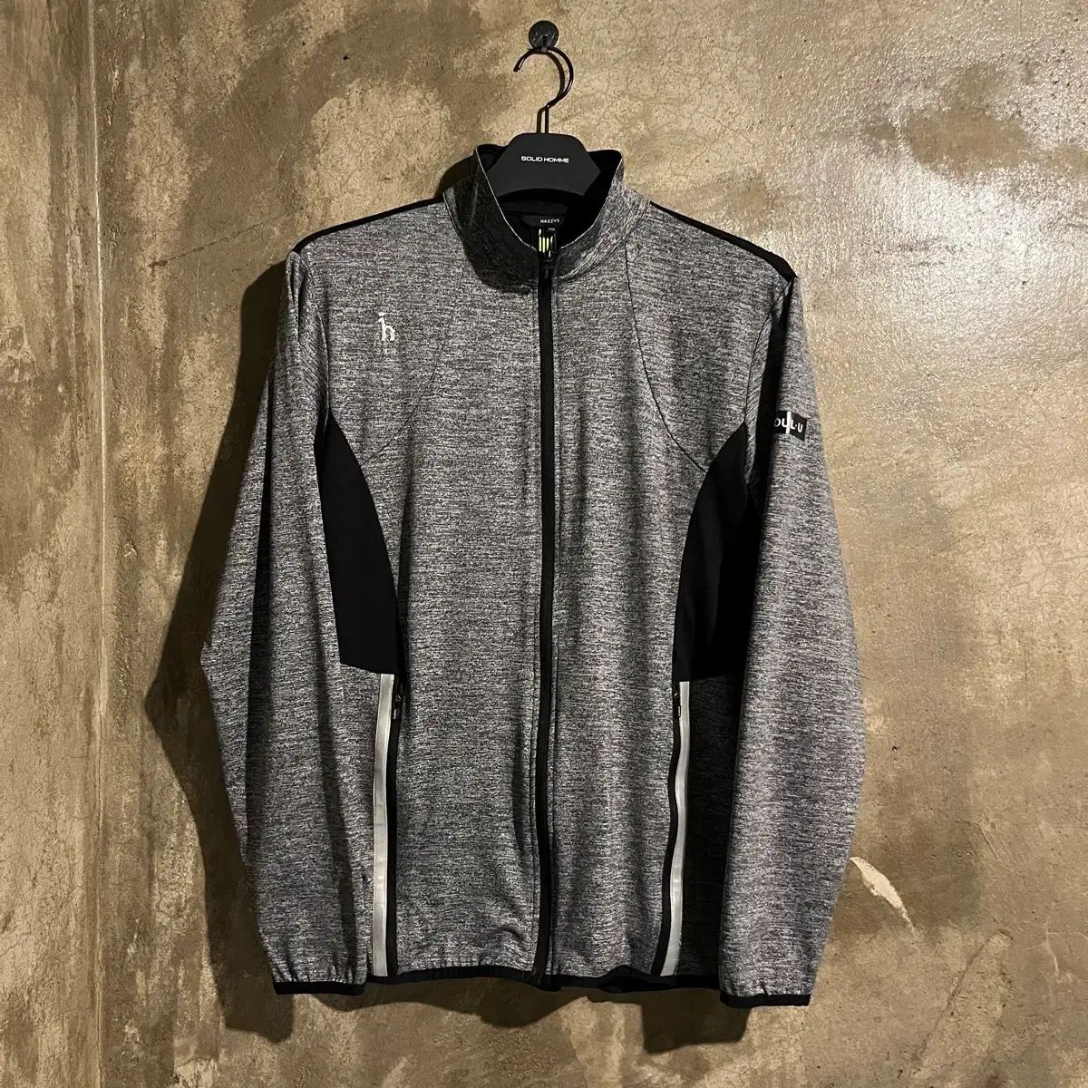 VALENTINO ヴァレンティノ タック スラックスパンツ ストライプ グレー(メンズ W31 L29相当)中古 古着 V7568 VALENTINO ヴァレンティノ タック スラックスパンツ ストライプ グレー