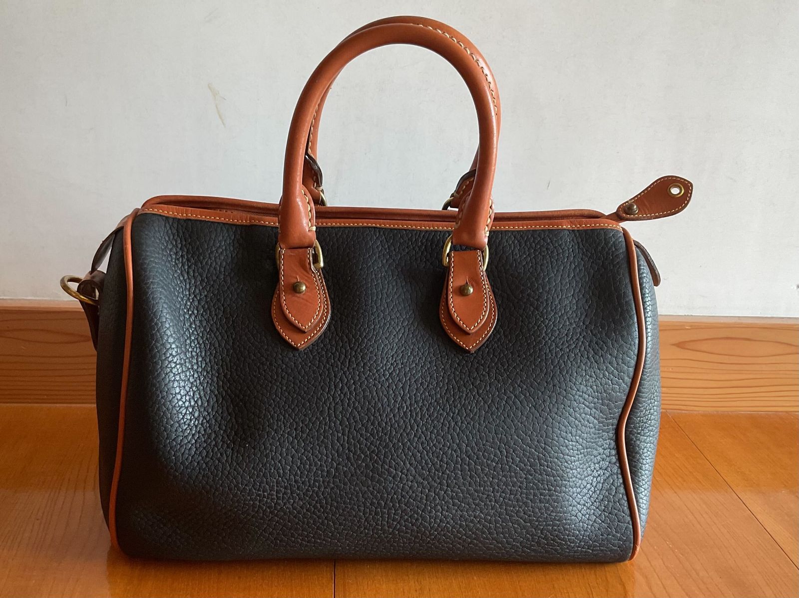 レディース USA製オールウェザーレザー／Dooney & Bourke (ドゥーニー 