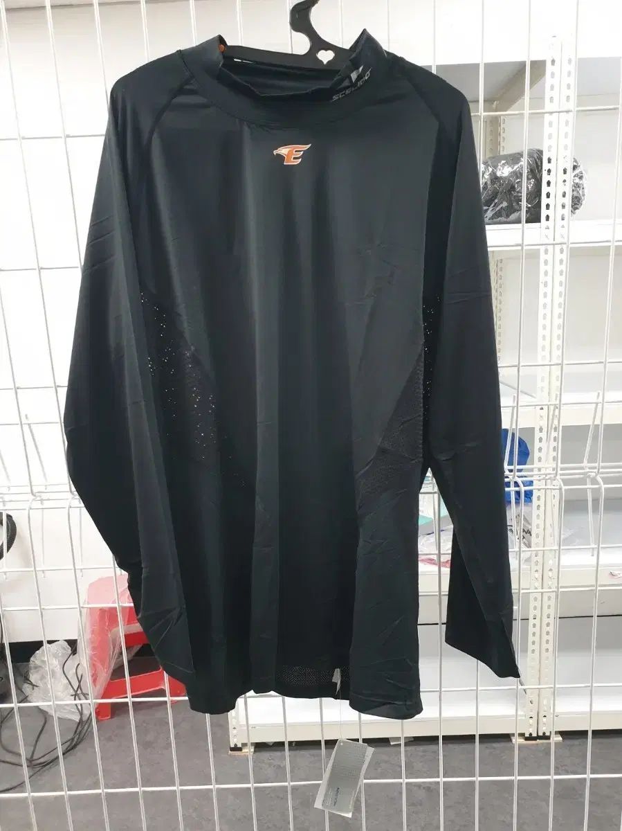 KBO スケリド Hanwhae Eagles(ハンファ・イーグルス) 選手用支給用 首元アンダーTシャツ XL 新品 出品