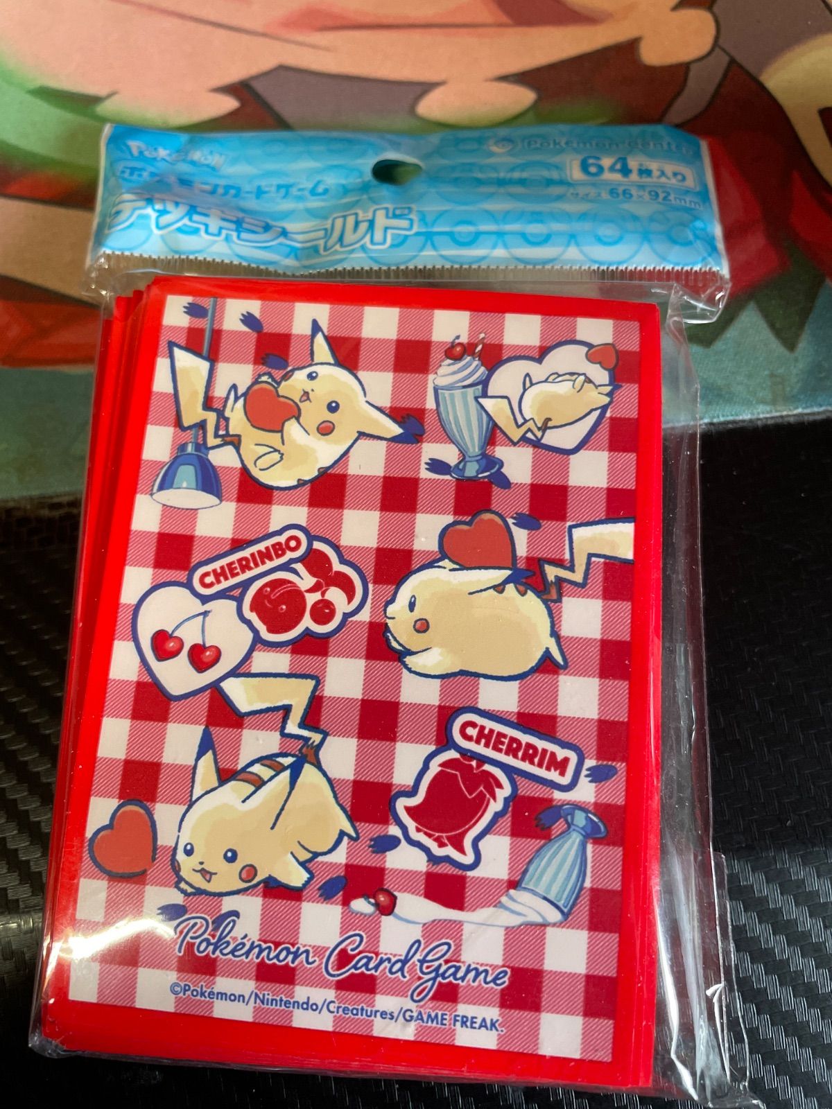 レッド&ピカチュウ デッキシールド　スリーブ 2個未開封 ピカチュウとハート レッド デッキシールド スリーブ 未開封 - メルカリ