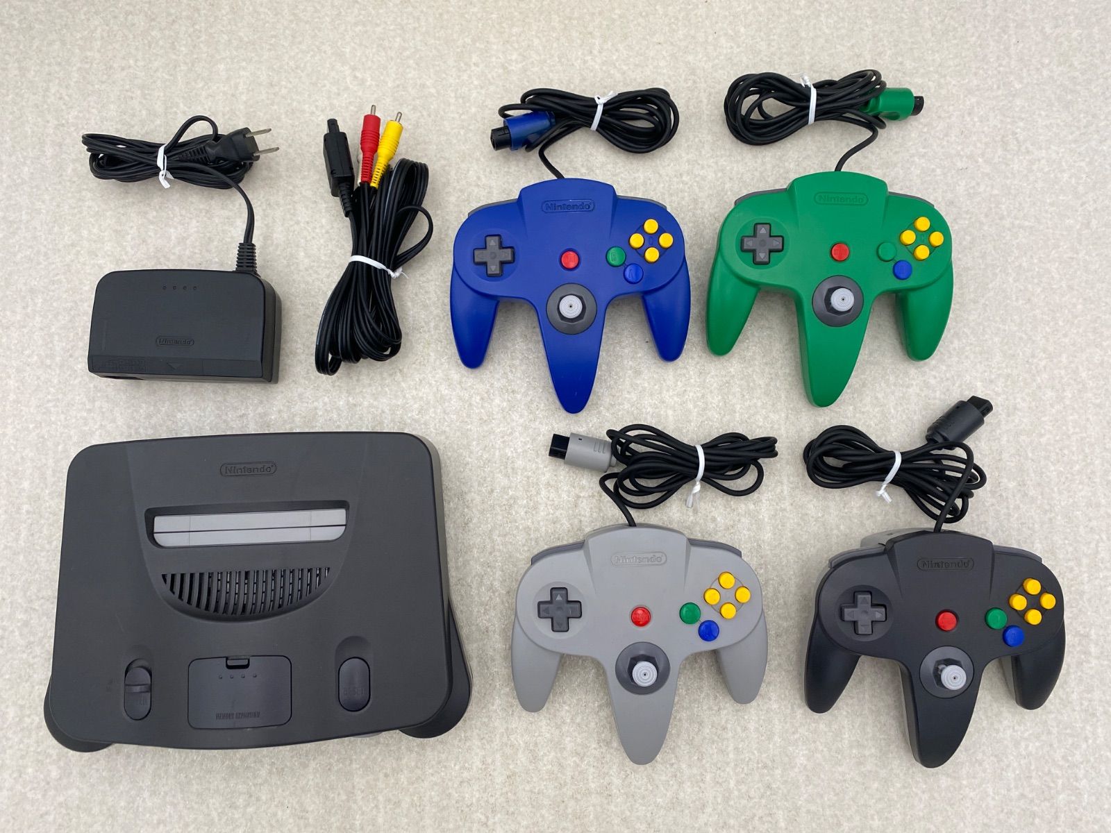 ニンテンドー64 本体 　動作品　コントローラー４点