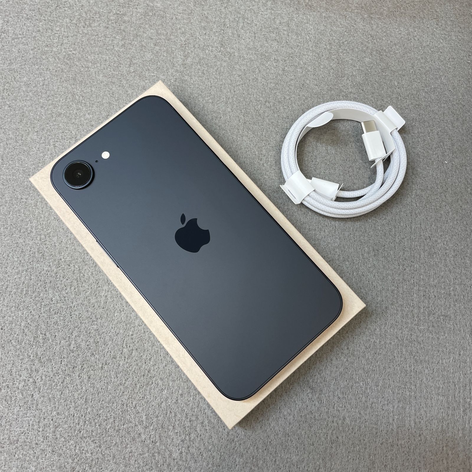 バッテリー100% iPhone 16e 128GB ブラック Apple版 SIMフリー-日本超安い