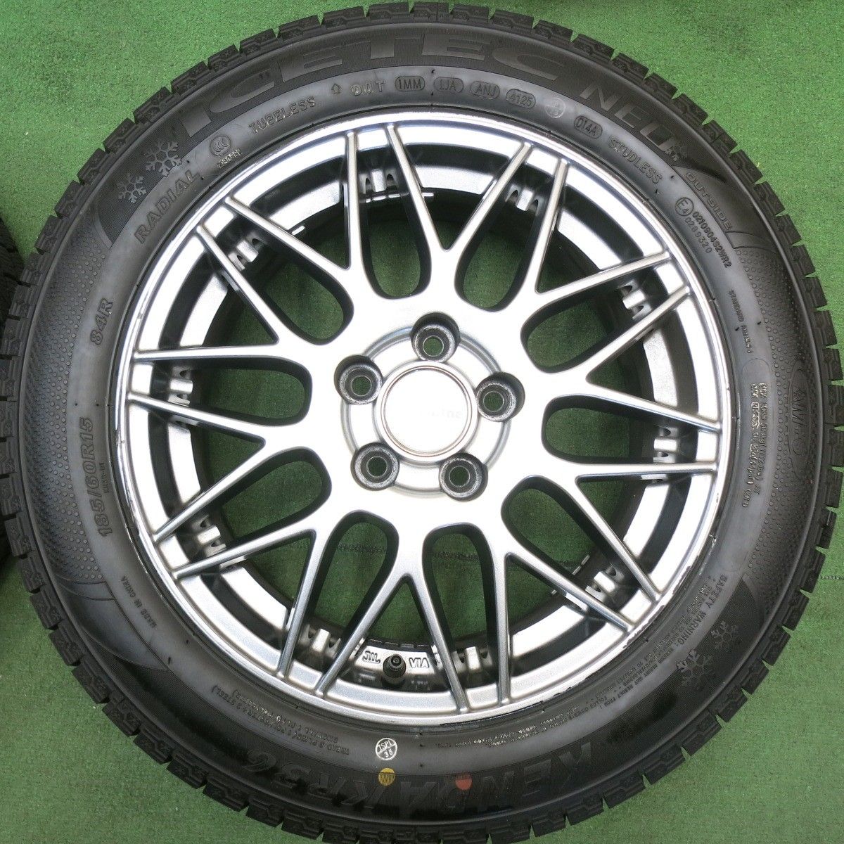 バリ溝！25年！ほぼ10分☆シエンタ 等 185/60R15 スタッドレス ケンダ