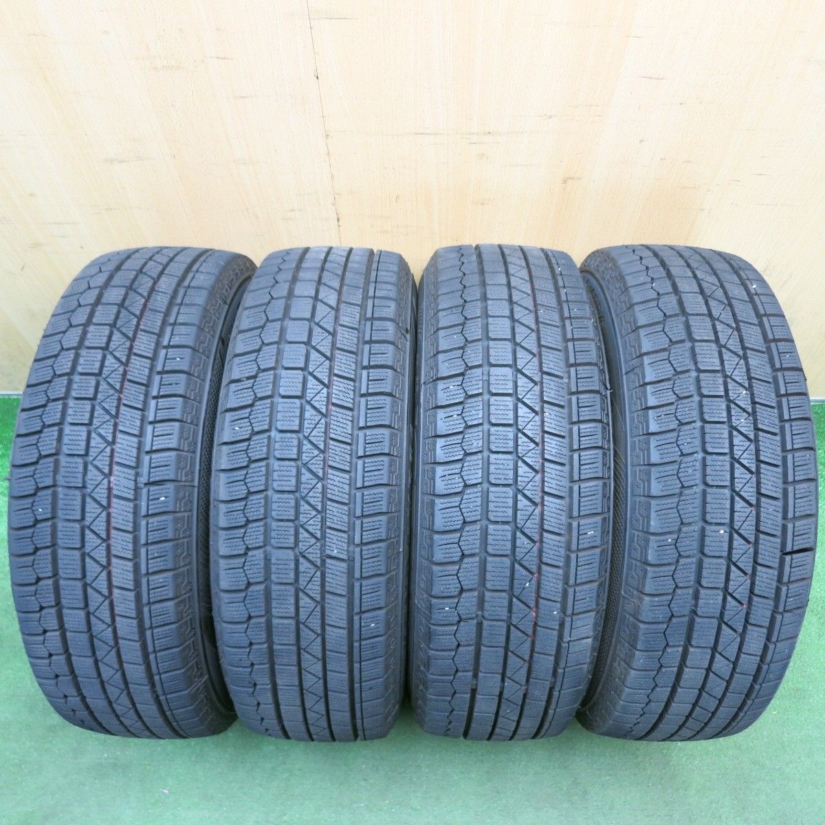 バリ溝！25年！ほぼ10分☆シエンタ 等 185/60R15 スタッドレス ケンダ
